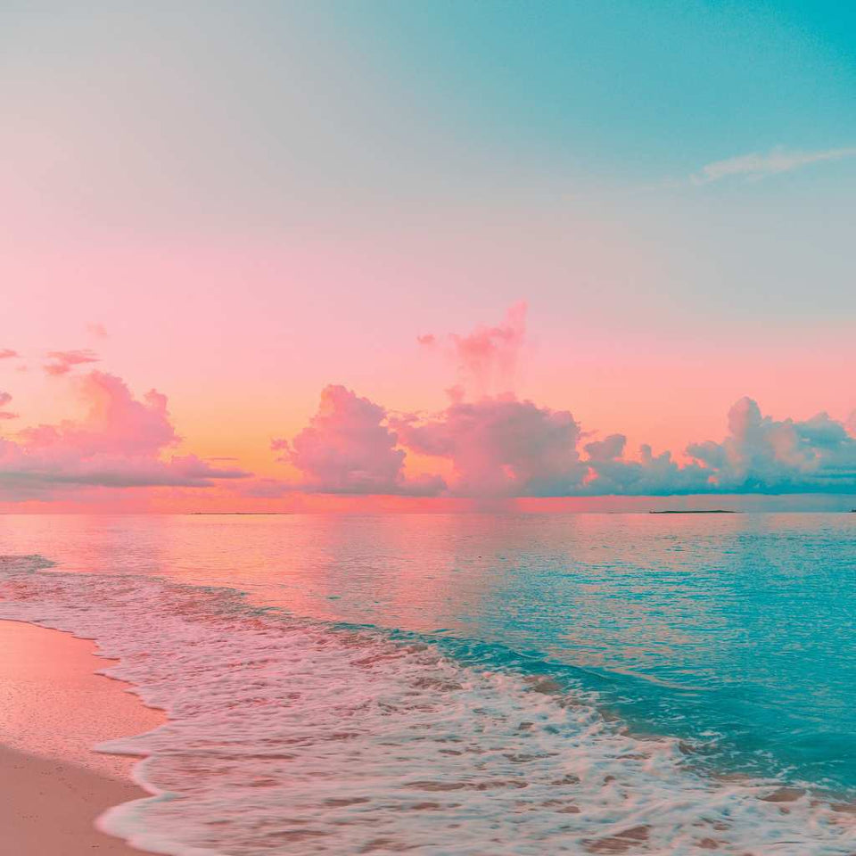 beach-scene-with-pink-blue-cluds